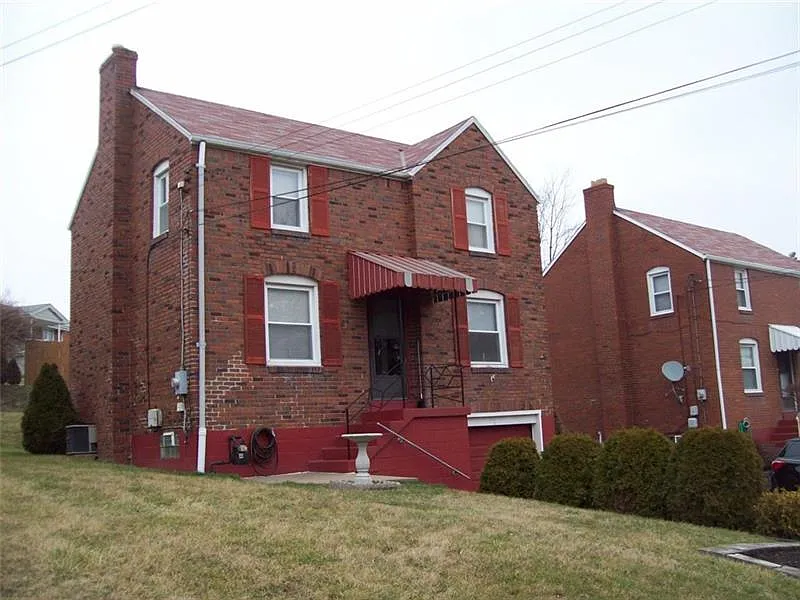 1742 Pine Hollow Rd photo 1