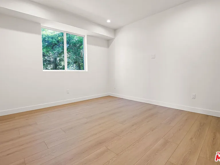 2135 S Longwood Ave #1/2 — Photo 21