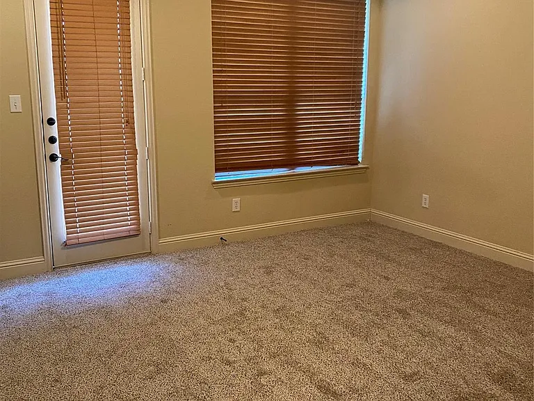 2222 Kirby St — Photo 14