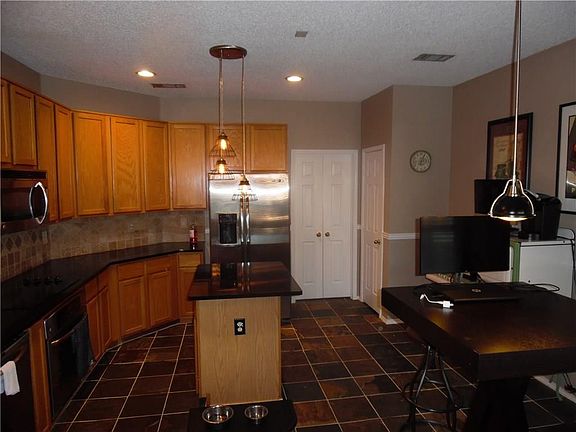 4th image of 3513 Castlewood Ct