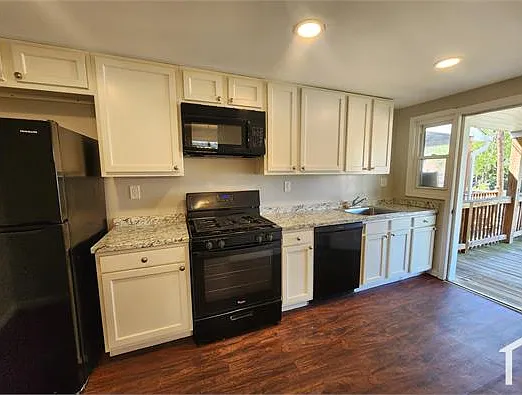 1008 Foxridge Ln — Photo 8