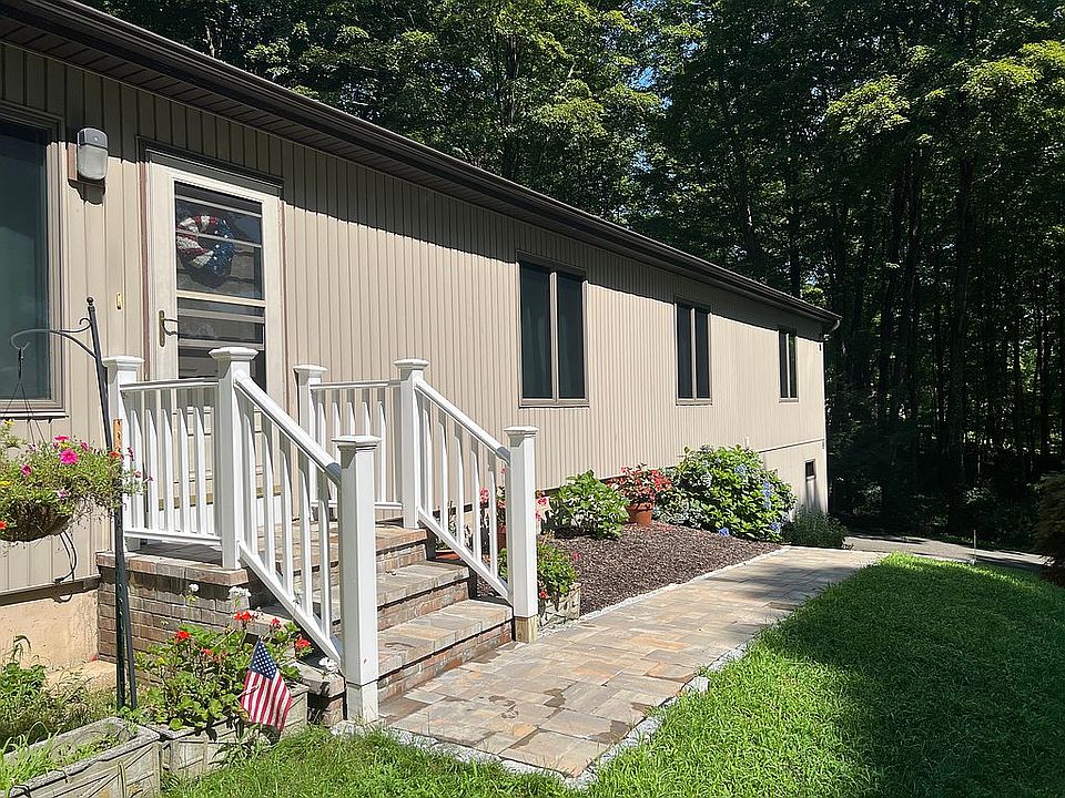 2nd image of 93 Squash Hollow Rd