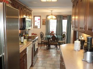 360 Cochran Pl, Valley Stream, NY 11581