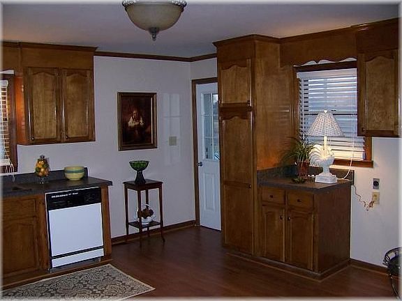 5th image of 125 S Spearman Dr