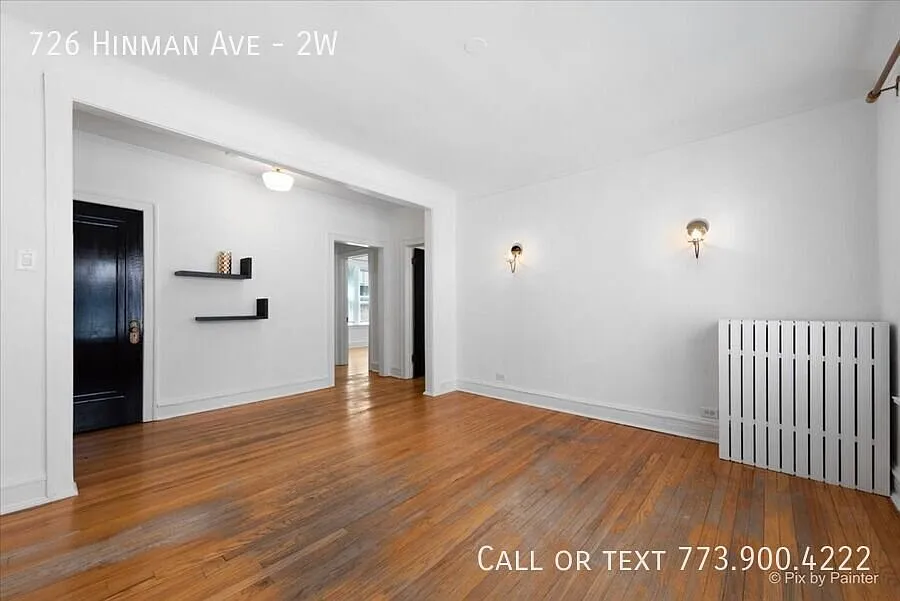 One Month Free Rent - Spacious 2 bedroom in the heart of Evanston heat included & Free laundry — Photo 3