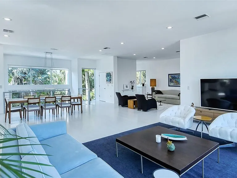 213 N Washington Dr — Photo 10