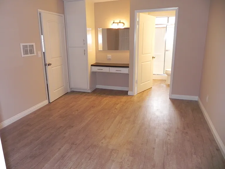 Chapman Villas Apartments — Photo 59