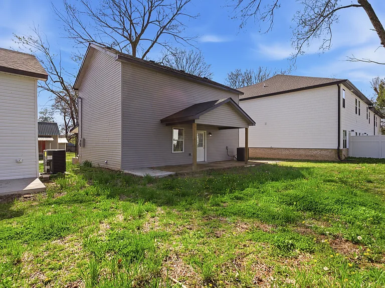 313 S Walnut St — Photo 10