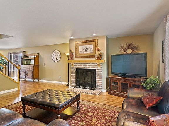 3rd image of 211 Kestrel Dr