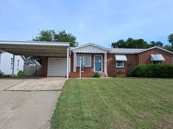 1108 E Omega St, Henrietta, TX 76365