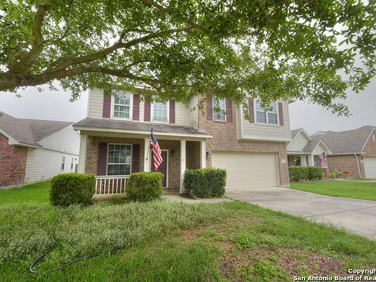 157 Carmel Dr — Photo 2