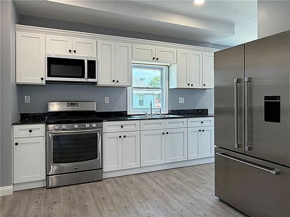 4th image of 98 Whitmarsh St #1