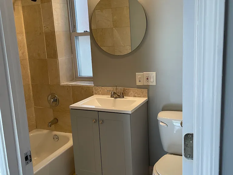 5924 S King Dr #1 — Photo 6
