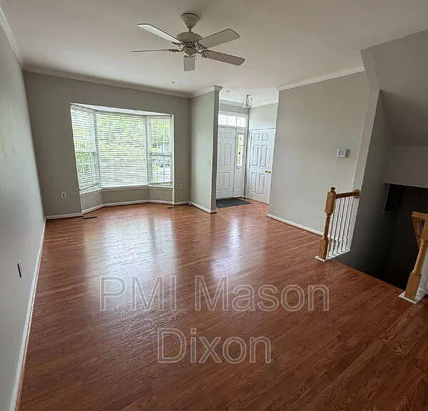 2404 Sandwich Ct — Photo 2