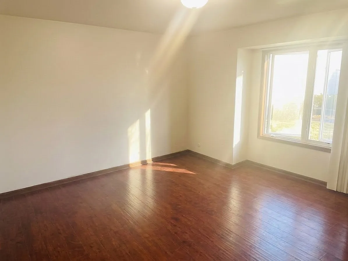 528 Saint Clair Avenue - 2A — Photo 2