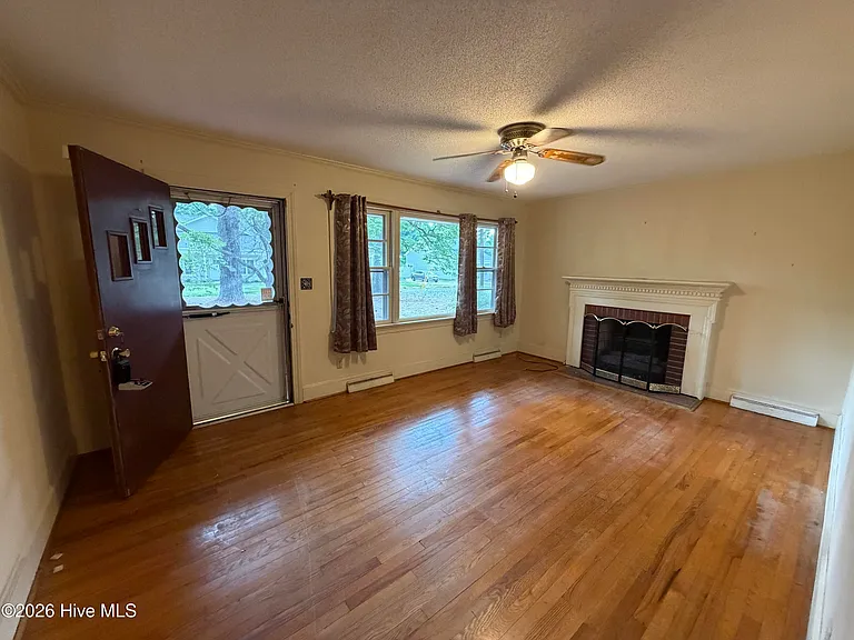 111 North Dr — Photo 2