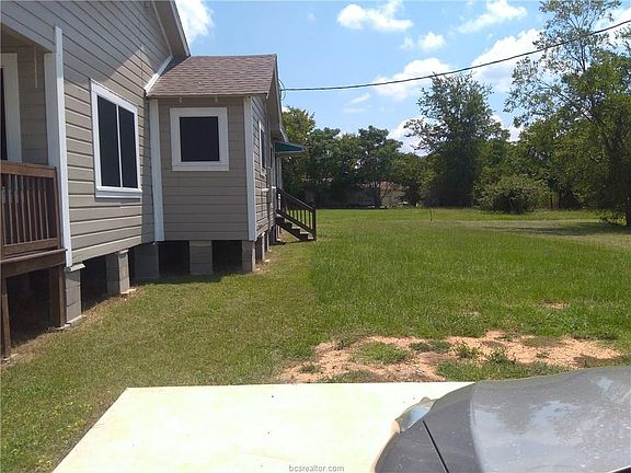3rd image of 1601 Carver St