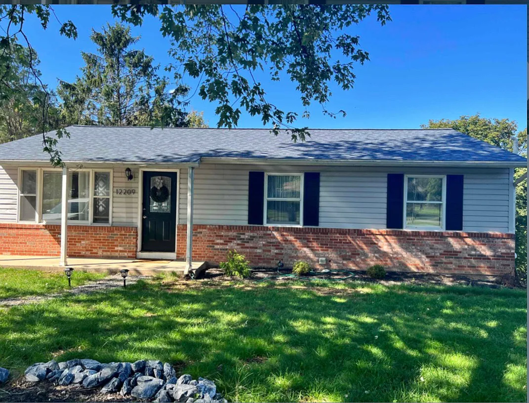 3 bed, 1000 sqft, $2,550 — Photo 1