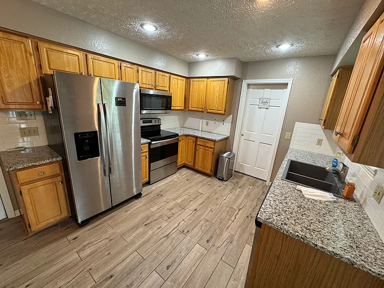 608 Cypress Ave — Photo 6