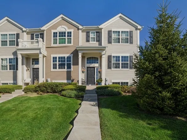 1710 Windward Dr, Hampshire, IL 60140