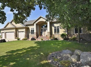 1340 Robinhood Ln SE, Owatonna, MN 55060