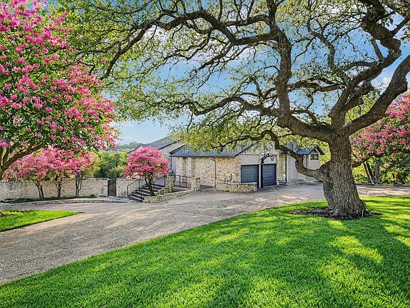 2nd image of 14 Rob Roy Rd