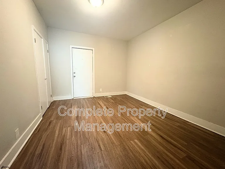 704 Avenue I — Photo 4