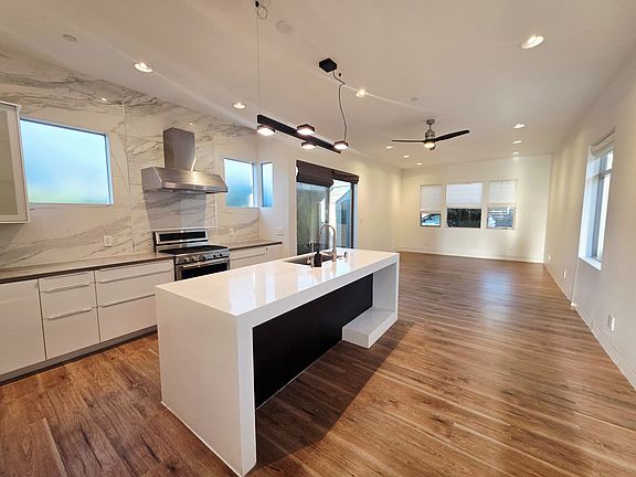 5th image of 2830 Myrtle St