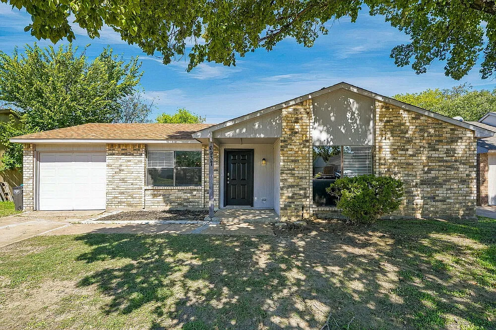 2 bed, 1.0 bath, 1113 sqft, $1,650 — Photo 1