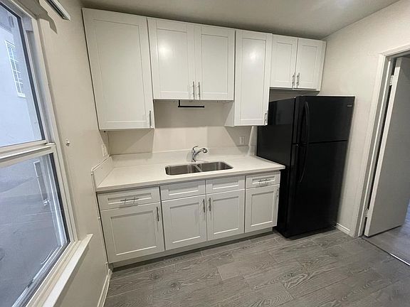 3rd image of 548 N Alexandria Ave APT 11