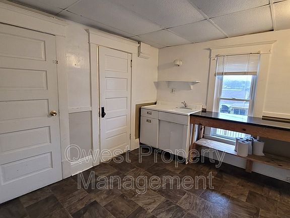 3rd image of 1115 E Fulton St #2