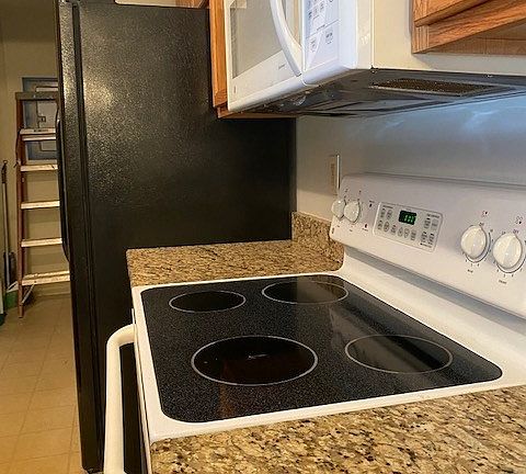 5th image of 130 Pine Lake Dr APT 3