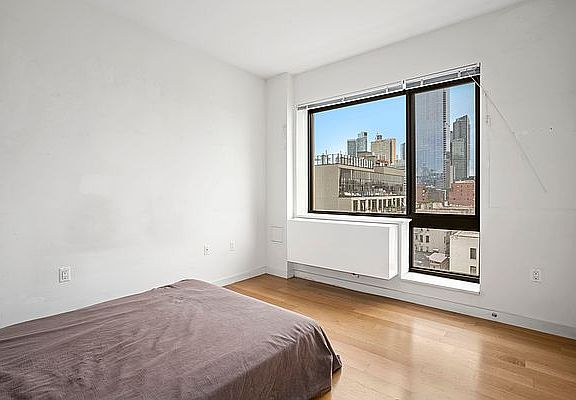 3rd image of 44-72 11th St #A-809