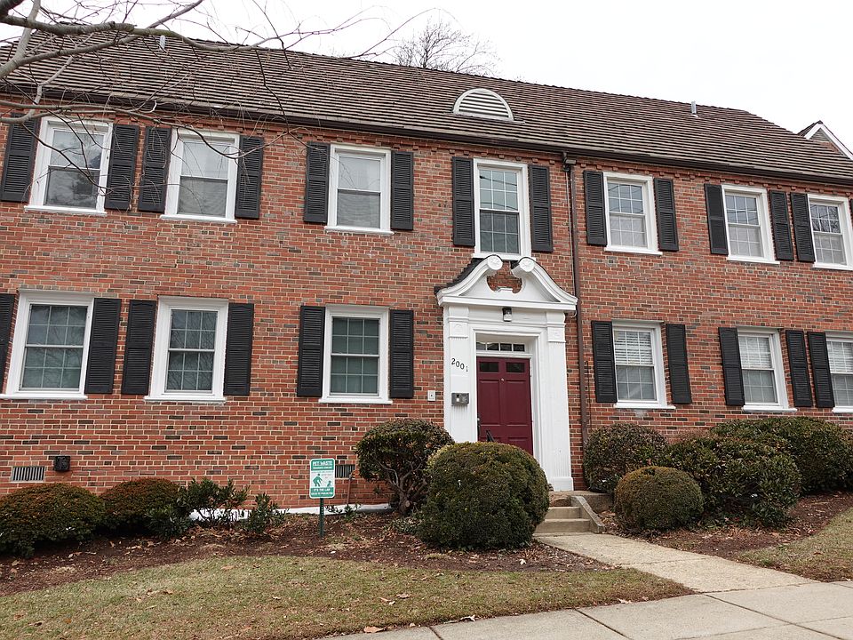 1st image of 2001 Fort Davis St SE APT 202