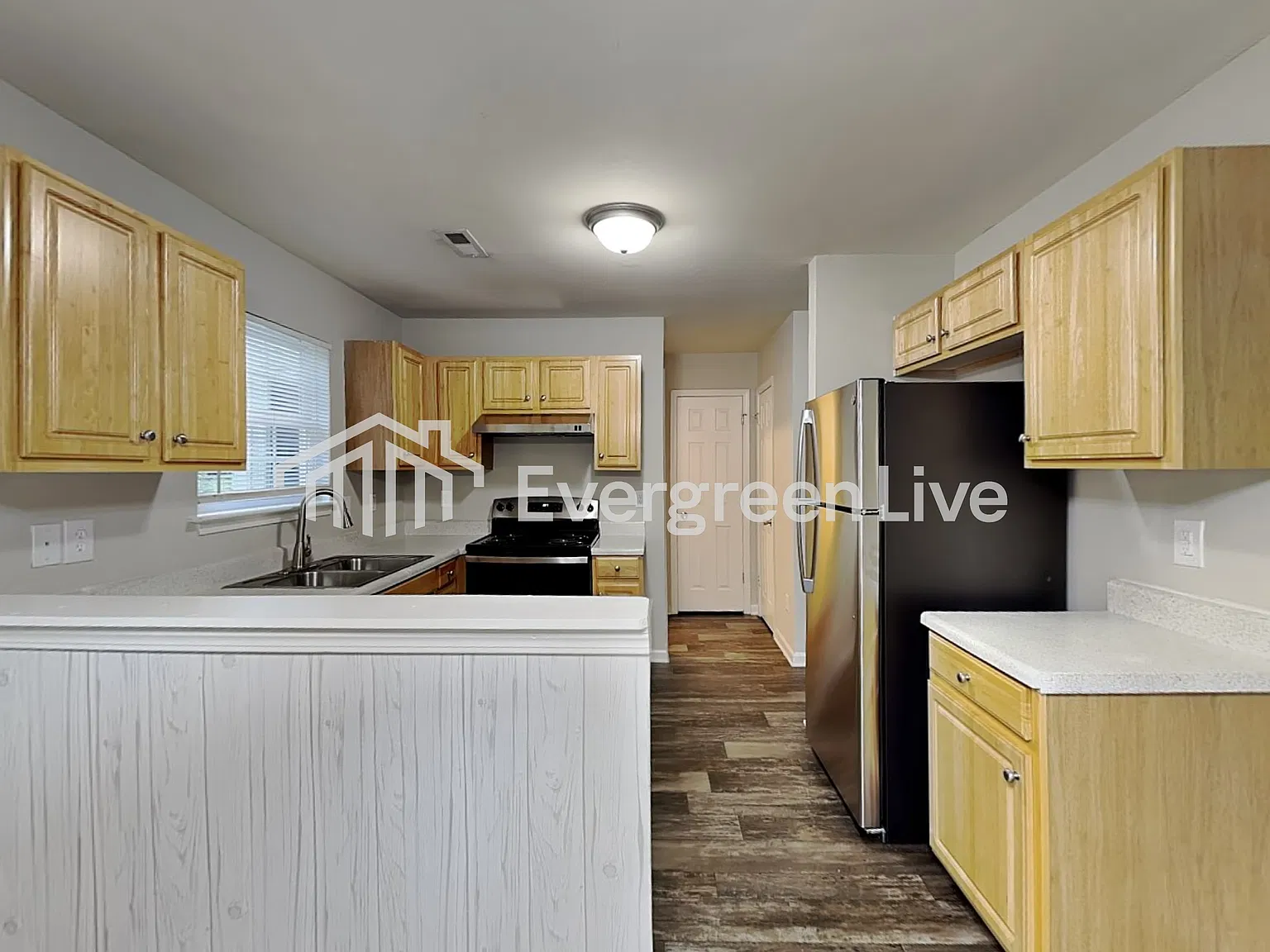 3 bed, 3.0 bath, 1561 sqft, $1,795 — Photo 3