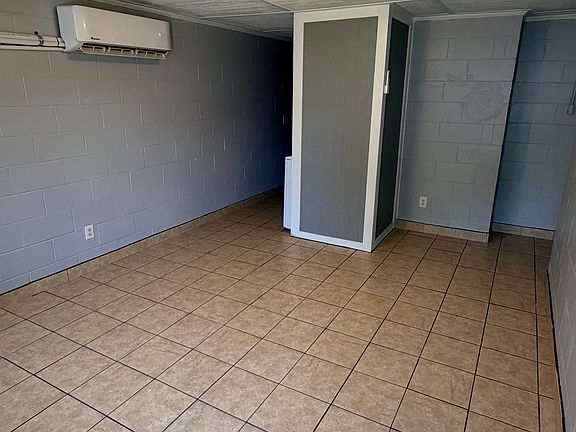 3rd image of 2451 Gervais St #A