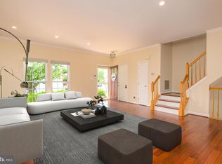 6869 Ridge Water Ct, Centreville, VA 20121