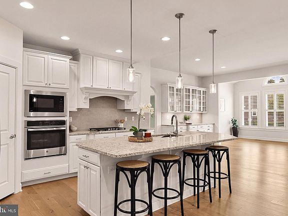 2nd image of 33415 Bridgehampton Ln