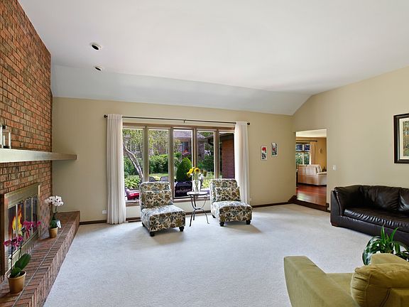 3rd image of 335 Hambletonian Dr