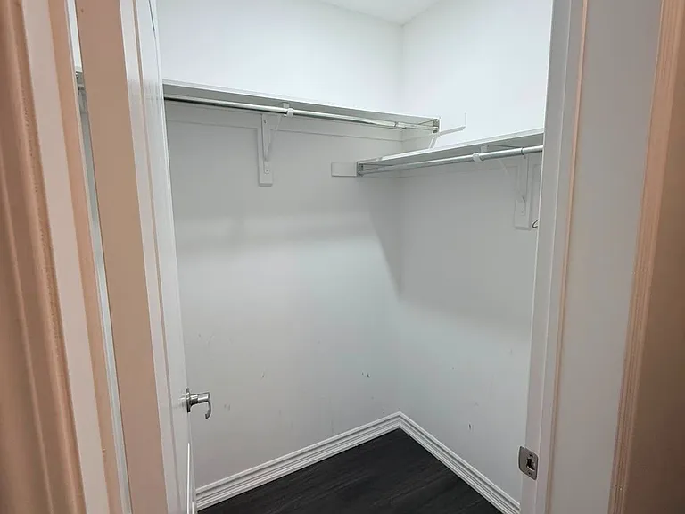 124 Crystalview Cres E — Photo 12