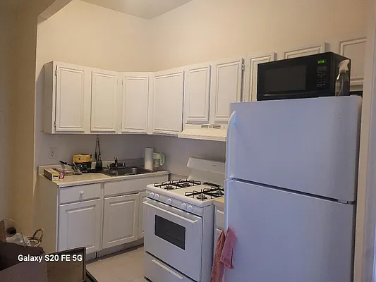 Rented by High Line NYC Realty Group | media 17