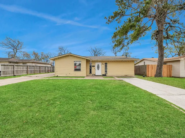 2909 Tarpey Ave, Texas City, TX 77590
