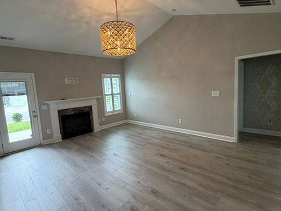 5th image of 311 Oak Pointe Cir E