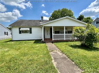 2906 Meadowbrook Dr, Point Pleasant, WV 25550