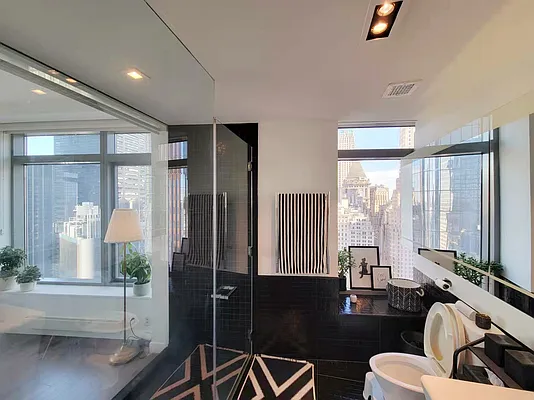 Sold by E Realty International Corp | media 6