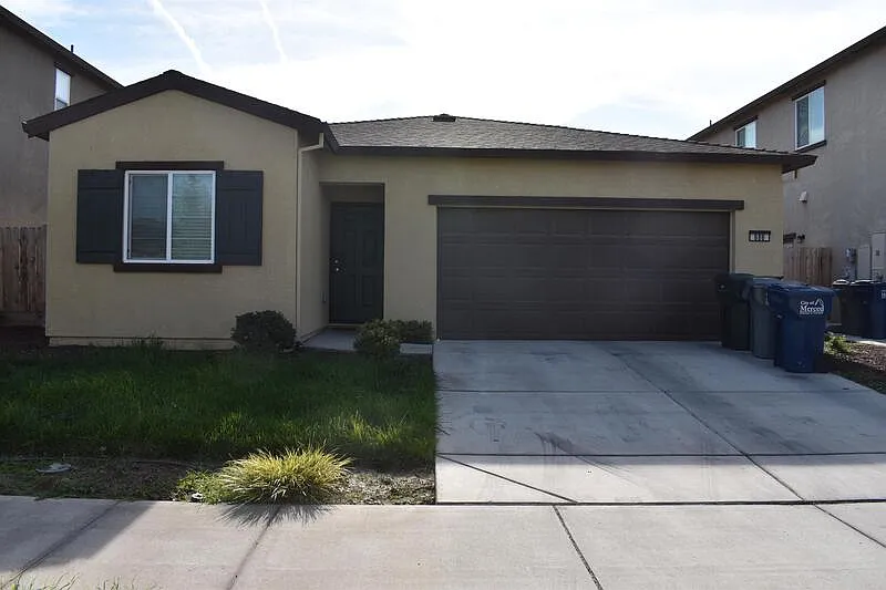 4 bed, 2.0 bath, 1564 sqft, $2,150 — Photo 1