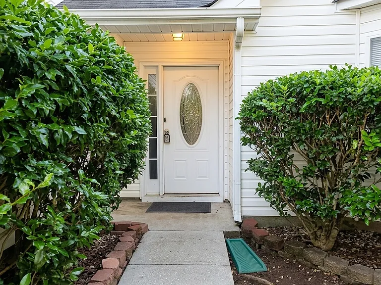 5420 Sapphire Cir — Photo 2