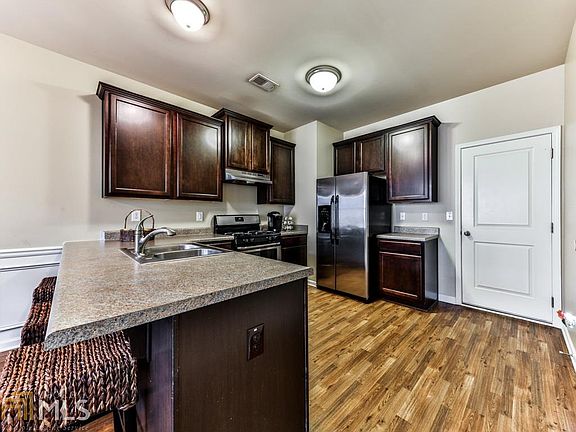 5th image of 226 Highland Village Ln