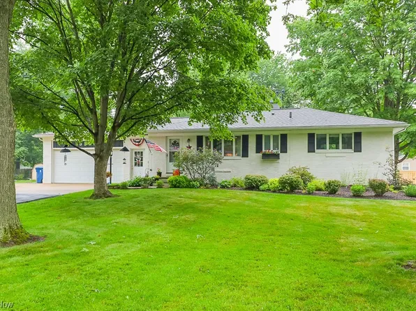 9329 N Bedford Rd, Macedonia, OH 44056