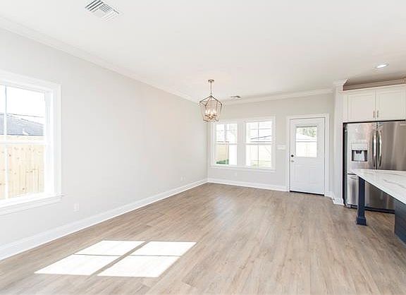 5th image of 616 Norton Ave